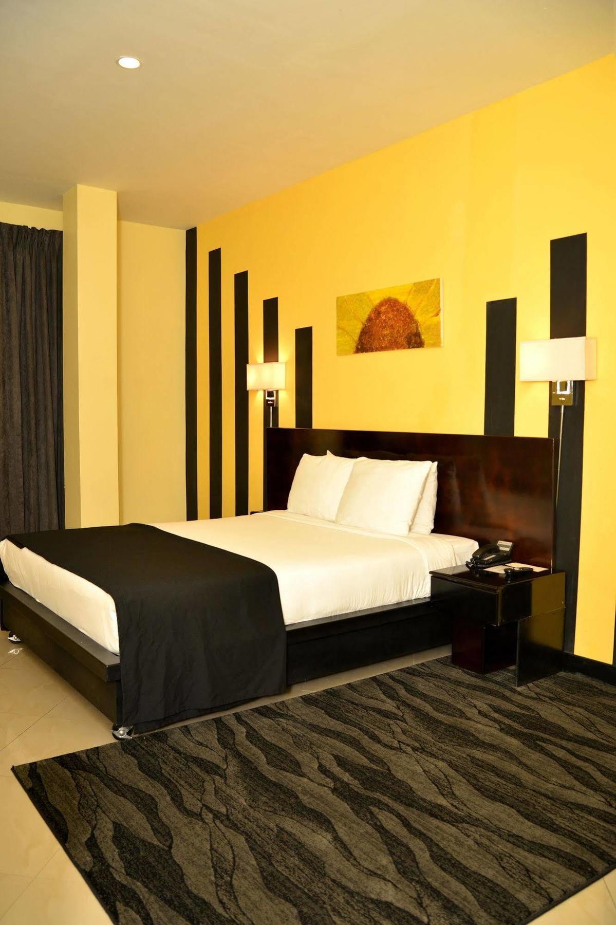 Regent Star Hotel Piarco Exterior foto